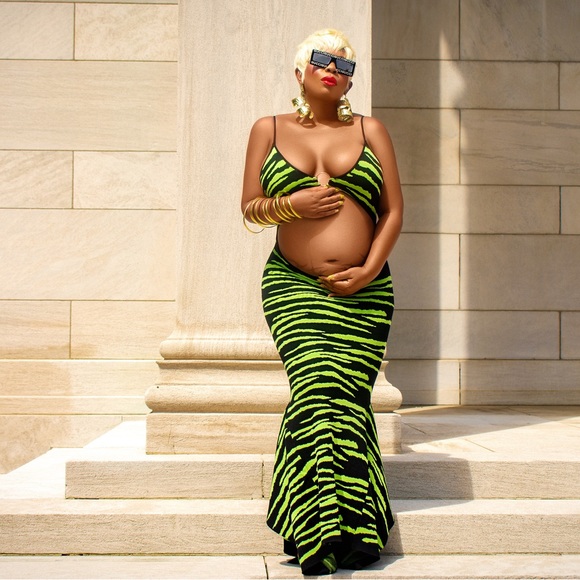 Dress perfect for a fit body or maternity shoot - Picture 1 of 3